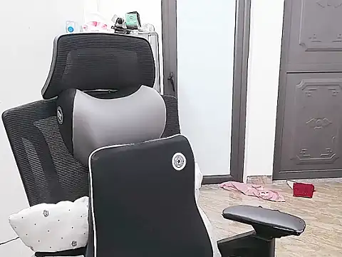 Shulee21 online show from September 11, 2025, 3:06 am