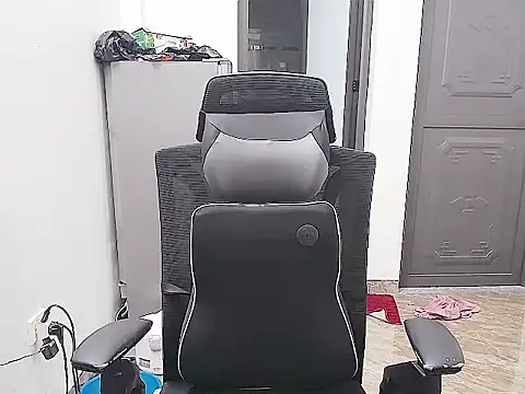 Shulee21 online show from October 6, 2025, 2:31 am