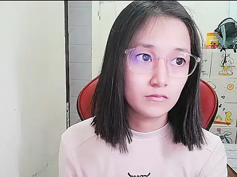 Shulee21 online show from November 13, 2025, 1:04 am