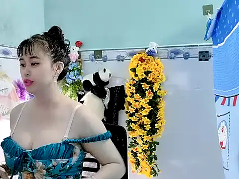 emgaixinhngoan online show from September 22, 2025, 11:51 pm