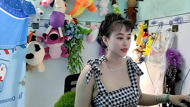 emgaixinhngoan online show from November 23, 2025, 5:18 am