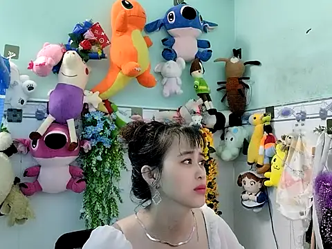 emgaixinhngoan online show from November 24, 2025, 1:49 am