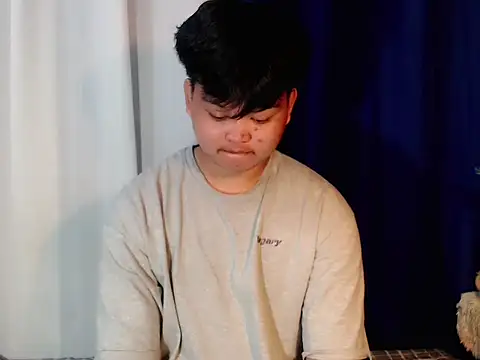 Reynelcock online show from November 18, 2025, 1:22 am