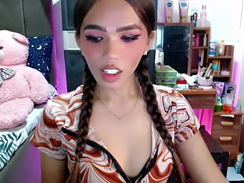 Snapshot of urswtasian_chesca chatting on November 10, 2025, 1:43 pm urswtasian chesca online show from November 10, 2025, 1:43 pm