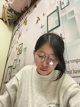 Snapshot of meomeo2k6 chatting on November 3, 2025, 2:07 pm meomeo2k6 online show from November 3, 2025, 2:07 pm