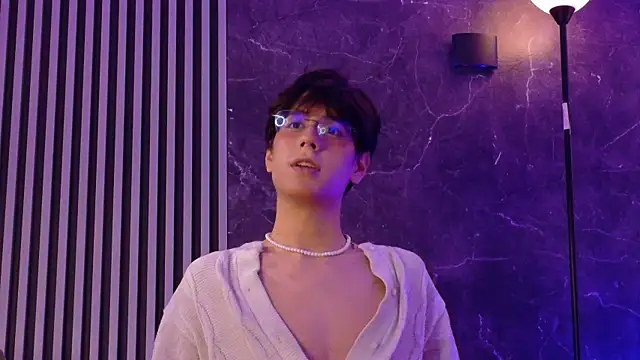 luixdust  online show from September 22, 2025, 5:53 am