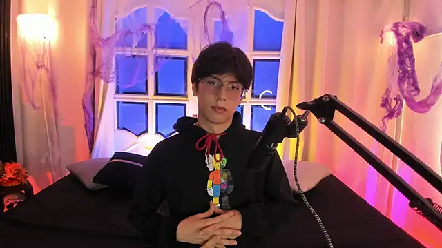 luixdust  online show from October 10, 2025, 6:01 am