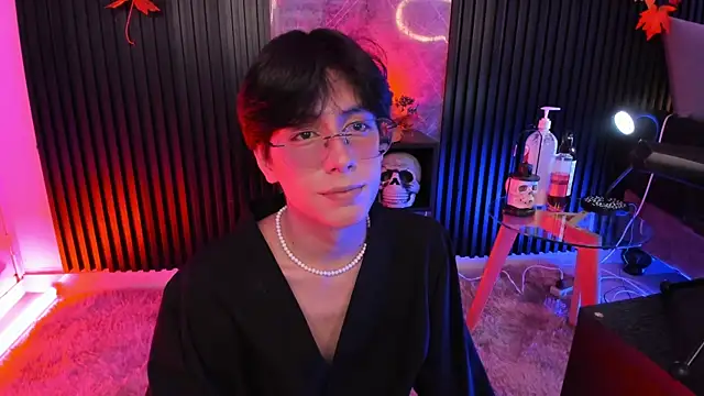 luixdust  online show from October 17, 2025, 6:05 am