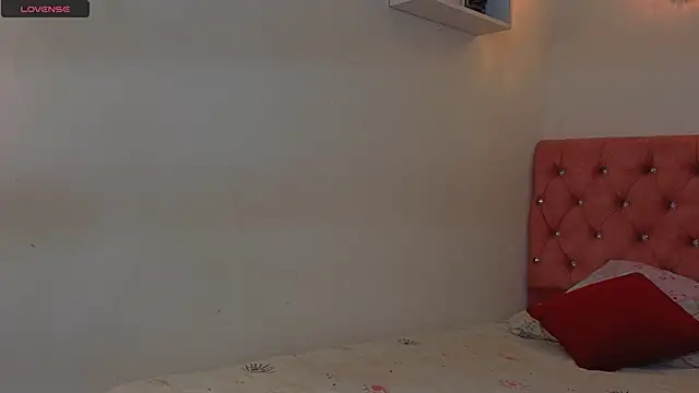 Kyra Honey online show from October 7, 2025, 7:55 pm