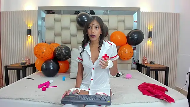 Snapshot of ikia_lopez_ chatting on October 31, 2025, 7:37 pm ikia lopez online show from October 31, 2025, 7:37 pm