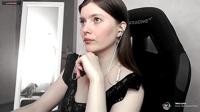 Snapshot of cute_elfy_ chatting on September 15, 2025, 2:06 pm cute elfy online show from September 15, 2025, 2:06 pm