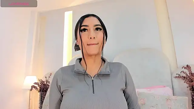 SalomeeBell online show from October 28, 2025, 7:49 pm