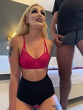 Snapshot of sexycouples35 chatting on October 10, 2025, 1:21 pm sexycouples35 online show from October 10, 2025, 1:21 pm