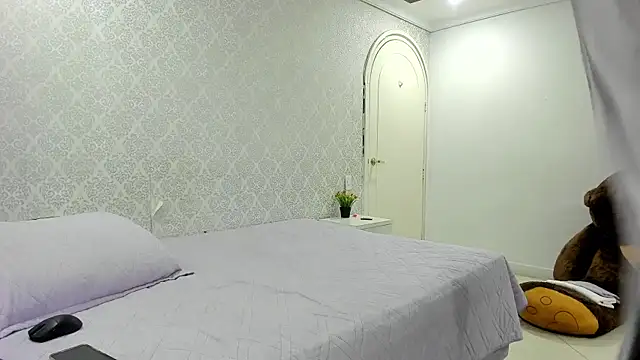 BeccaReedd online show from November 9, 2025, 11:08 am