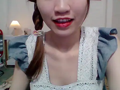 Snapshot of __Donna__ chatting on October 13, 2025, 2:28 pm Donna online show from October 13, 2025, 2:28 pm