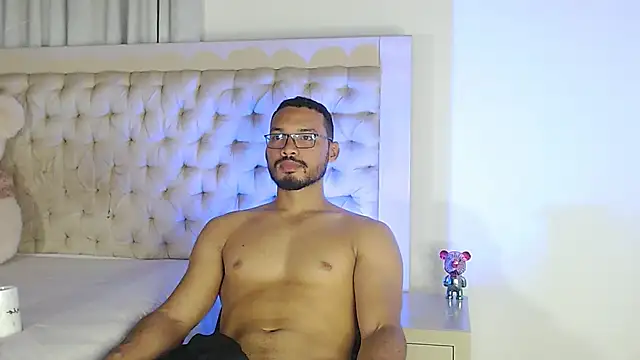 Snapshot of marcusblade chatting on December 1, 2025, 10:26 pm marcusblade online show from December 1, 2025, 10:26 pm