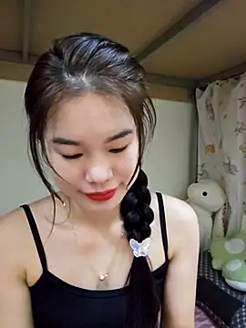 Baby-ladytits2025 online show from November 18, 2025, 3:49 pm