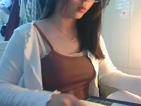 Linzly online show from December 17, 2025, 2:50 am