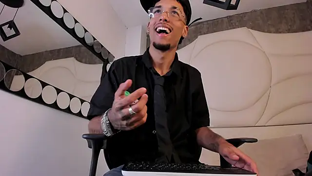 Snapshot of Thiagoferreti chatting on October 2, 2025, 3:46 am Thiagoferreti online show from October 2, 2025, 3:46 am