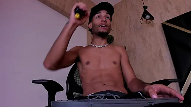 Snapshot of Thiagoferreti chatting on October 18, 2025, 3:20 am Thiagoferreti online show from October 18, 2025, 3:20 am