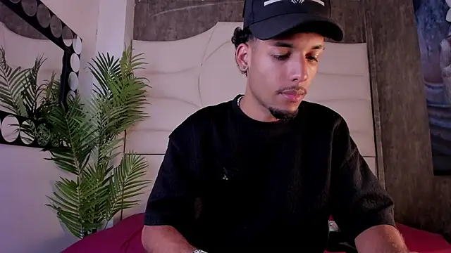 Snapshot of Thiagoferreti chatting on November 12, 2025, 7:46 pm Thiagoferreti online show from November 12, 2025, 7:46 pm