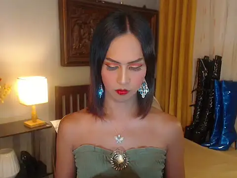 Snapshot of Nathalieheartt chatting on October 5, 2025, 1:37 am Nathalieheartt online show from October 5, 2025, 1:37 am