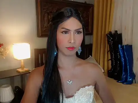 Snapshot of Nathalieheartt chatting on October 7, 2025, 2:42 am Nathalieheartt online show from October 7, 2025, 2:42 am