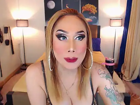 Snapshot of Allysonevanns chatting on October 24, 2025, 10:33 am Allysonevanns online show from October 24, 2025, 10:33 am