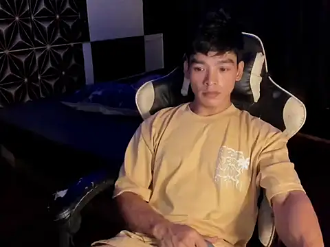 Snapshot of AsianHotBODYY chatting on November 5, 2025, 9:53 am AsianHotBODYY online show from November 5, 2025, 9:53 am