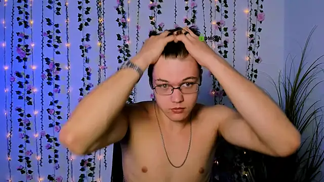 Snapshot of lucas_long_ chatting on September 17, 2025, 5:20 am lucas long online show from September 17, 2025, 5:20 am