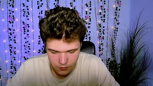 Snapshot of lucas_long_ chatting on September 21, 2025, 7:04 pm lucas long online show from September 21, 2025, 7:04 pm