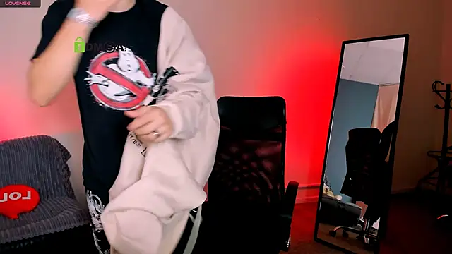 Snapshot of lucas_long_ chatting on September 28, 2025, 6:46 pm lucas long online show from September 28, 2025, 6:46 pm