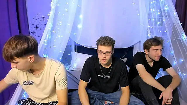 Snapshot of lucas_long_ chatting on October 18, 2025, 7:03 pm lucas long online show from October 18, 2025, 7:03 pm