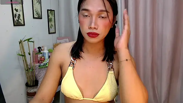 Snapshot of Herbielustts chatting on December 16, 2025, 5:51 pm Herbielustts online show from December 16, 2025, 5:51 pm