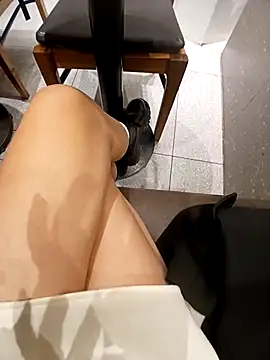 Snapshot of Ori-Lynk chatting on December 14, 2025, 4:51 am Ori-Lynk online show from December 14, 2025, 4:51 am