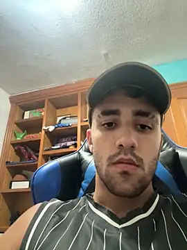 aavrdvh33 online show from September 27, 2025, 10:59 pm