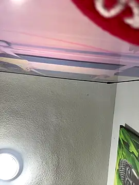 aavrdvh33 online show from December 15, 2025, 9:52 pm