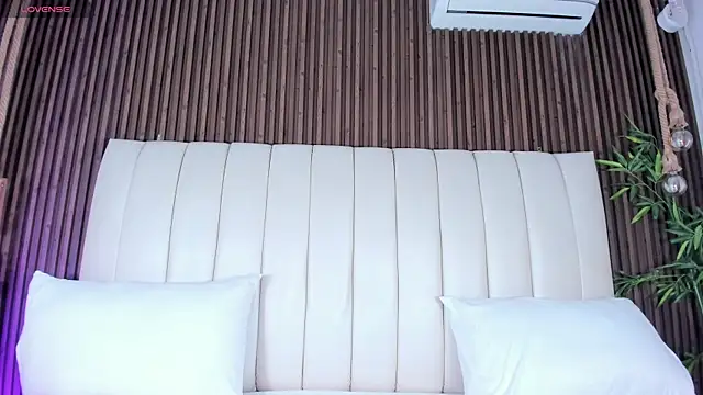 Snapshot of SandraMilerr chatting on November 15, 2025, 4:10 am SandraMilerr online show from November 15, 2025, 4:10 am