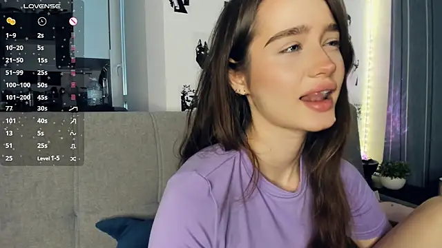 lovelyalivia online show from December 14, 2025, 9:47 am