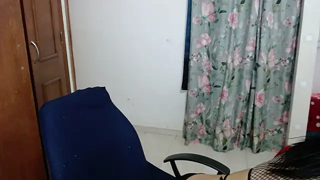 alejandralatina online show from November 29, 2025, 3:20 am