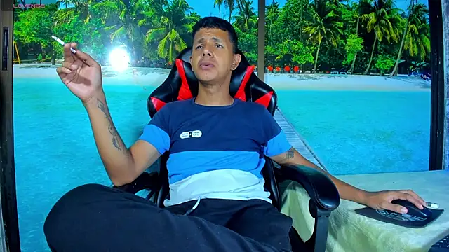 Snapshot of BigMonstercoks69 chatting on September 25, 2025, 2:15 am BigMonstercoks69 online show from September 25, 2025, 2:15 am