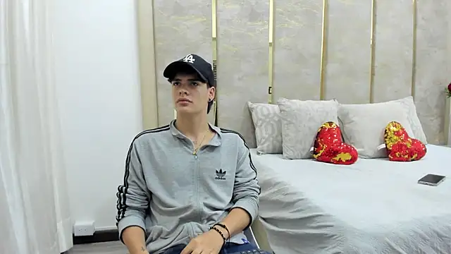 Snapshot of BenitoSaenz chatting on September 13, 2025, 12:05 pm BenitoSaenz online show from September 13, 2025, 12:05 pm