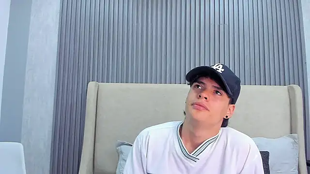 Snapshot of BenitoSaenz chatting on September 17, 2025, 12:18 pm BenitoSaenz online show from September 17, 2025, 12:18 pm