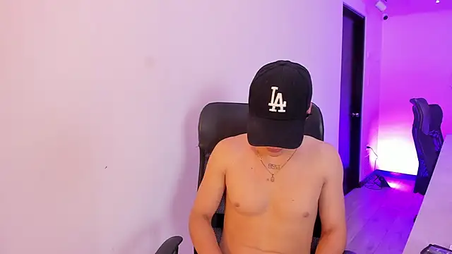 Snapshot of BenitoSaenz chatting on September 19, 2025, 12:06 pm BenitoSaenz online show from September 19, 2025, 12:06 pm