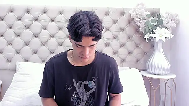 Snapshot of BenitoSaenz chatting on September 21, 2025, 12:29 pm BenitoSaenz online show from September 21, 2025, 12:29 pm