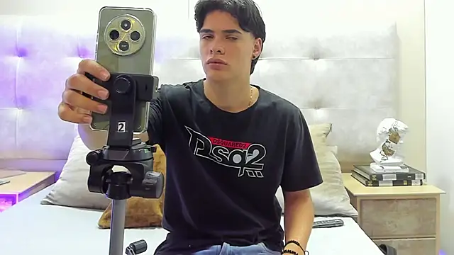 Snapshot of BenitoSaenz chatting on September 25, 2025, 12:09 pm BenitoSaenz online show from September 25, 2025, 12:09 pm