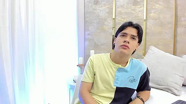 Snapshot of BenitoSaenz chatting on October 3, 2025, 12:02 pm BenitoSaenz online show from October 3, 2025, 12:02 pm