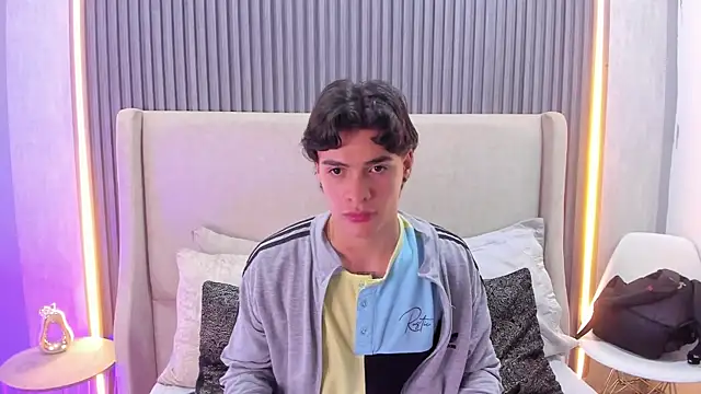 Snapshot of BenitoSaenz chatting on October 4, 2025, 12:08 am BenitoSaenz online show from October 4, 2025, 12:08 am