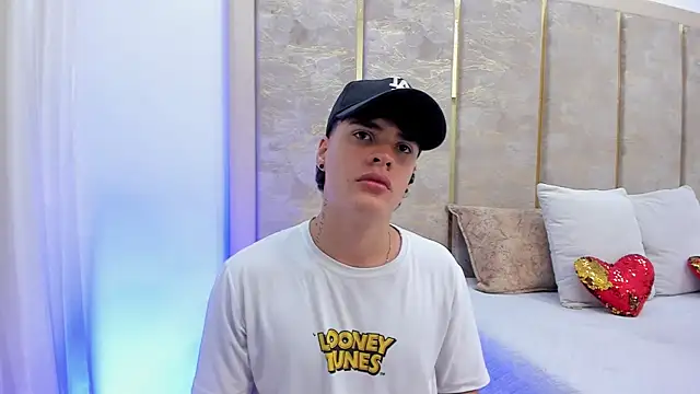 Snapshot of BenitoSaenz chatting on October 17, 2025, 3:31 am BenitoSaenz online show from October 17, 2025, 3:31 am