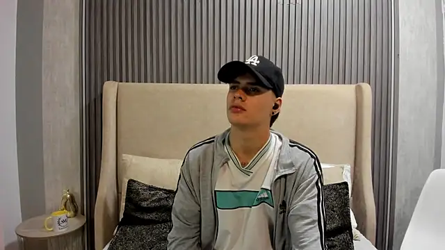 Snapshot of BenitoSaenz chatting on October 18, 2025, 3:42 am BenitoSaenz online show from October 18, 2025, 3:42 am